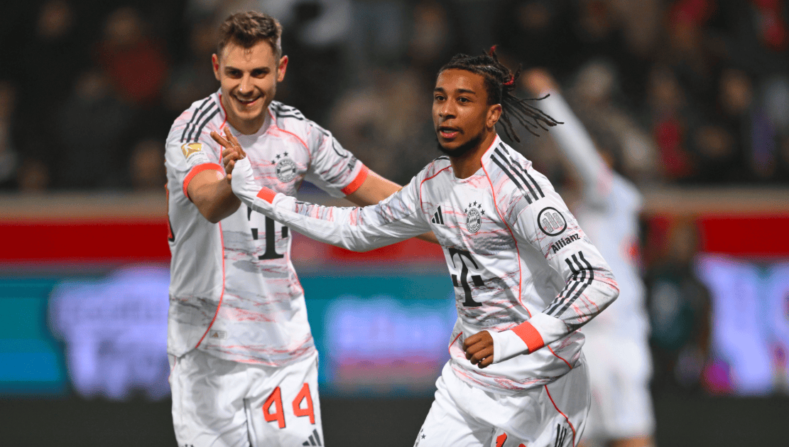 豪门悲喜夜：维拉2-1曼联豪取10连胜 巴萨2-0黄潜联赛8连胜 拜仁4-0